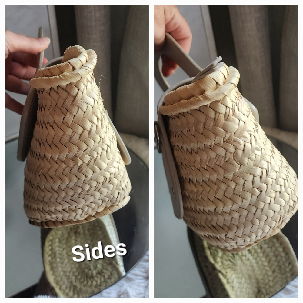 Elegant Cream Crossbody Bag - Picture 6 of 9